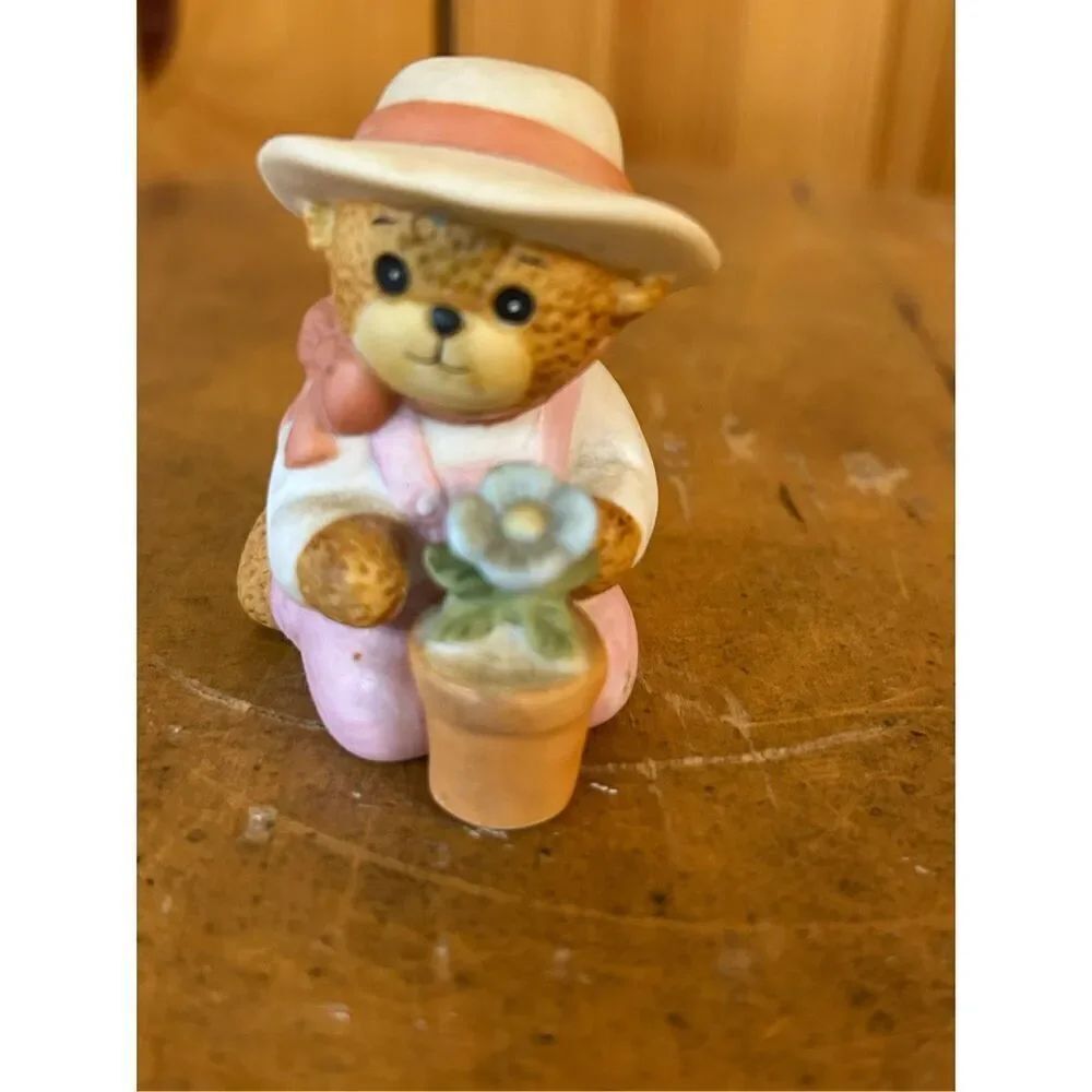 Lucy & Me Girl Bear Kneeling With Potted Plant Figurine Lucy Rigg Enesco 1986 (8